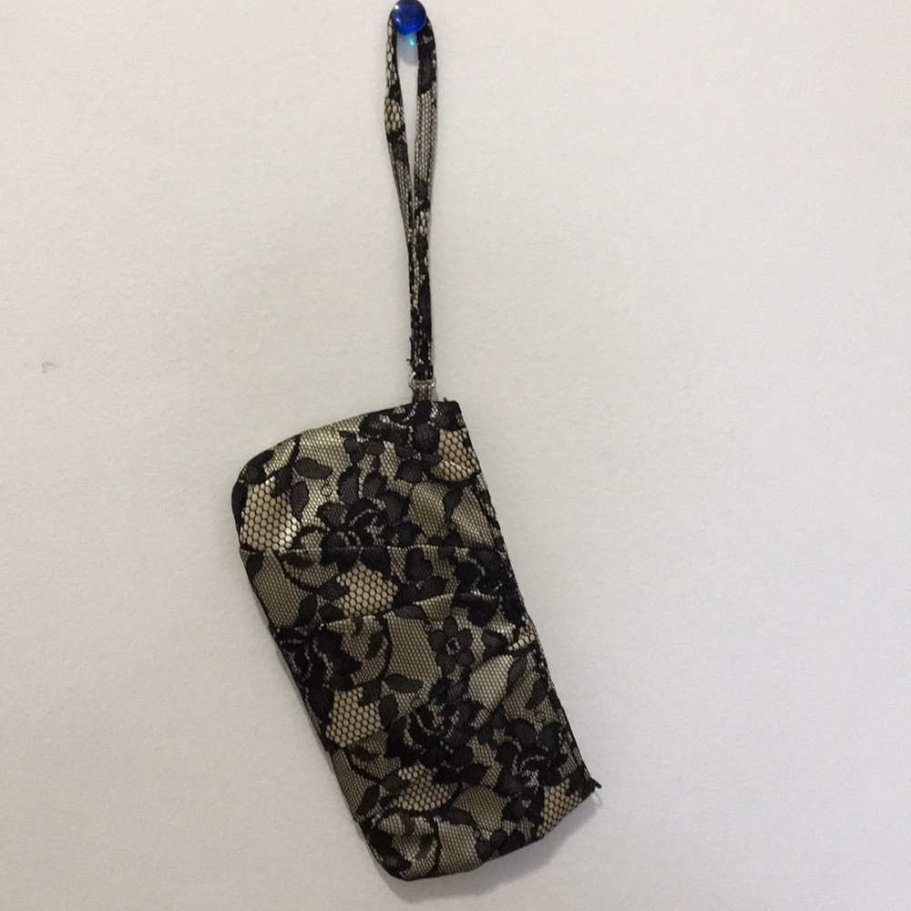 Lace wristlet purse